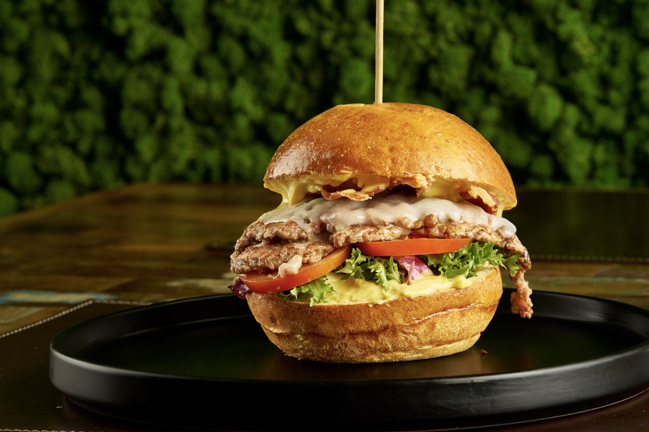 Sardo Smash Burger con formaggio e bacon